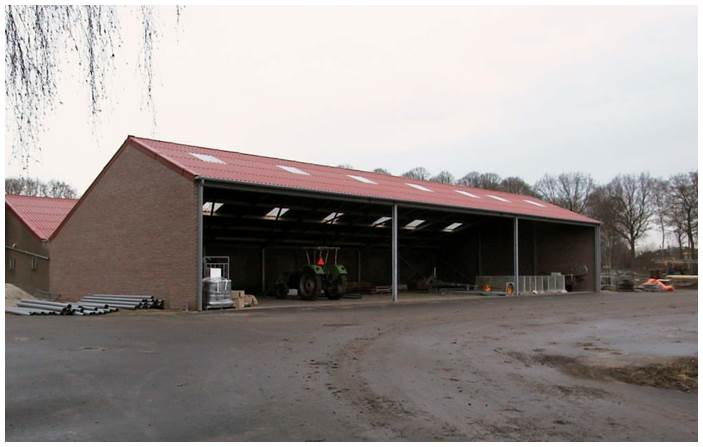 Machineberging rundveestal koeienstal opslag boerderij Overijssel Gelderland Drenthe erf aanpassing bewaarplaats