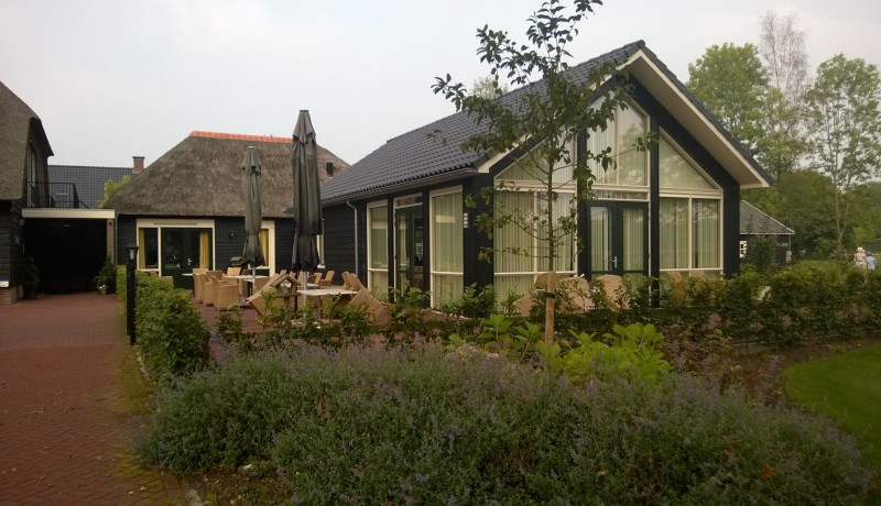 Aanbouw serre veranda zwarte planken